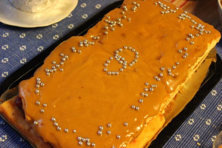 Juhan sukulaisten luona kakkukahvit